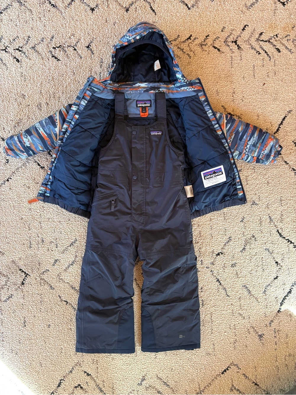 Patagonia Kids' Jacket and Snow Bibs/ overalls (4T) EUC - Picture 9 of 9